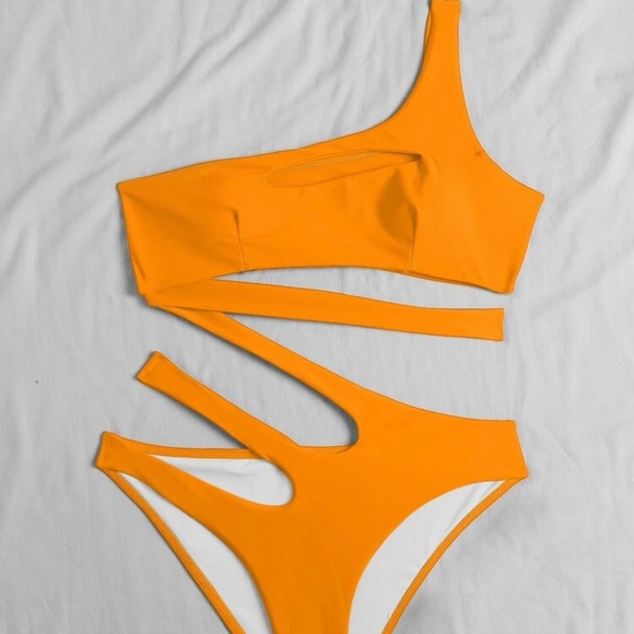 Plain Cut-out One Shoulder One Piece Swimsuit - Picture 3 of 6